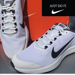 Mens New Nike Beautiful For Spring and Summer.